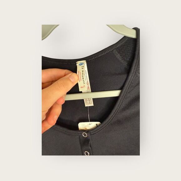 Free People Movement Bail Out Crop Thermal Knit Top in Black Size M/L NWT - Picture 7 of 8